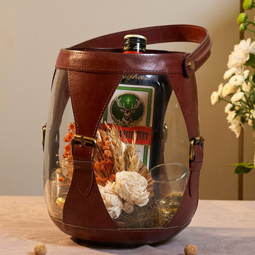 Hurricane – Leather & Glass