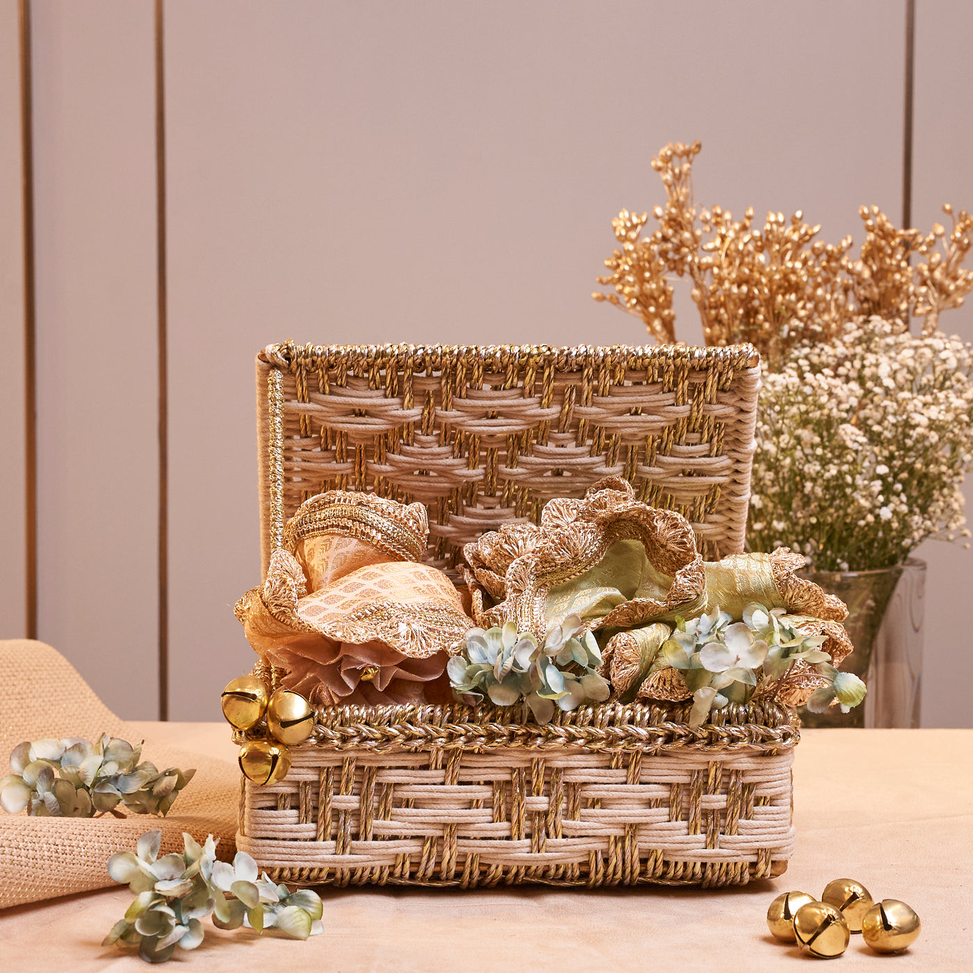 Threads of Tradition - Ivory & Gold Box - M